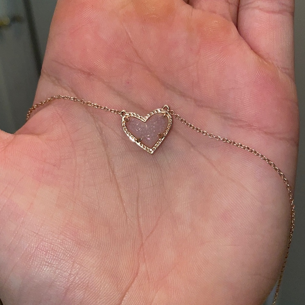KENDRA SCOTT HEART NECKLACE